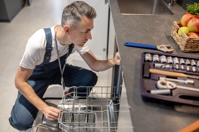 Come si pulisce la lavastoviglie? Consigli utili