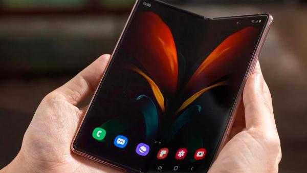 Samsung punta sui foldable, le manovre per il futuro